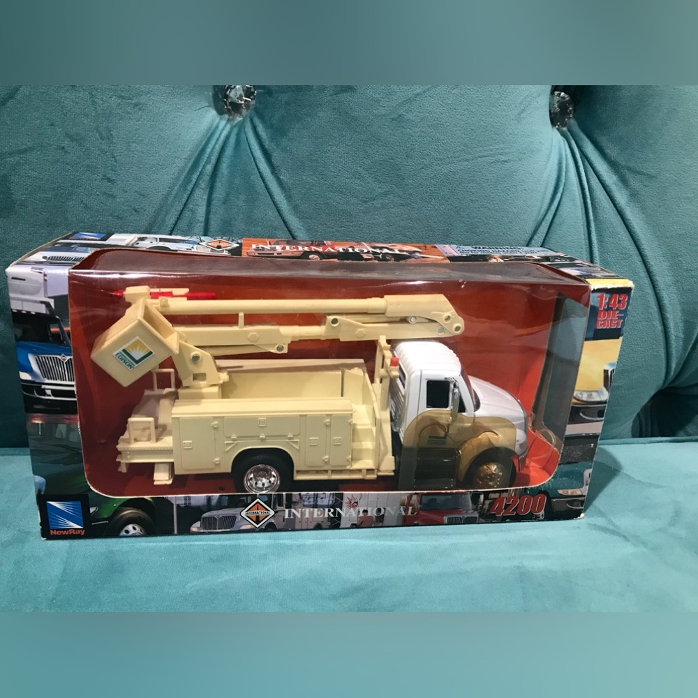 New Vintage New Ray international maintenance truck cab 1:43 Die-Cast